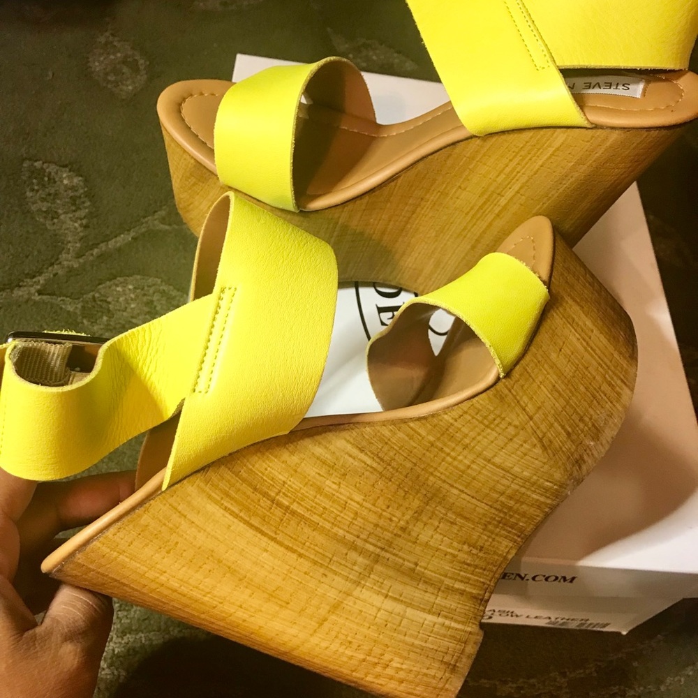 Steve Madden Yellow Leather Platform Sandal - Picture 2 of 4